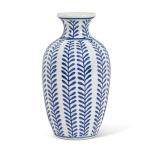 BLUE/WHITE CLASSIC NARROW NECK VASE